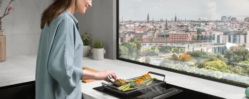 Inovované varné desky AEG a Electrolux s integrovaným odsavačem se představují