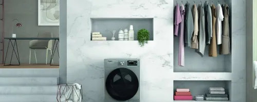 Sušičky Whirlpool samy čistí kondenzátor a udrží prádlo svěží až 6 hodin po konci programu