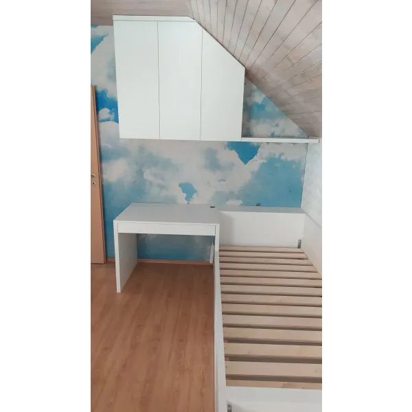 Dětský pokoj s originální tapetou
